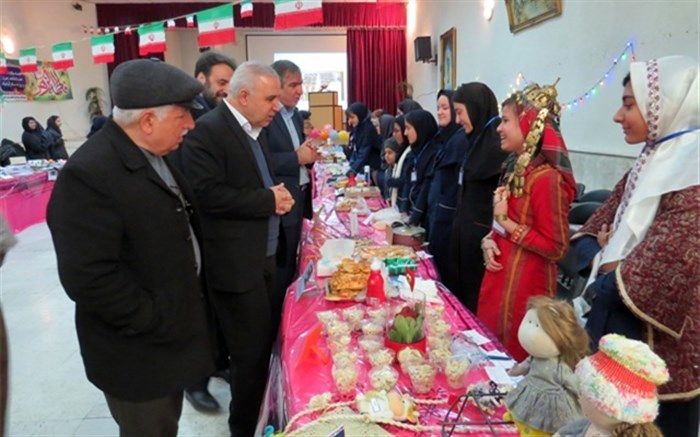 نمایشگاه دست سازه ها و کسب وکار دانش آموزی منطقه۶