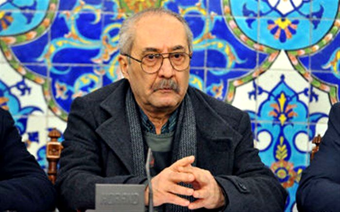 نزدیک کردن جشنواره هنرهای تجسمی به بازار هنر برای رونق جشنواره است