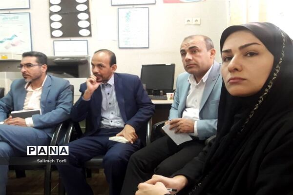 نشست هم اندیشی ریاست آموزش وپرورش شهرستان حمیدیه بامدیران ابتدایی شهری