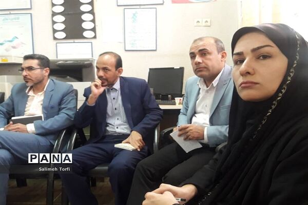 نشست هم اندیشی ریاست آموزش وپرورش شهرستان حمیدیه بامدیران ابتدایی شهری