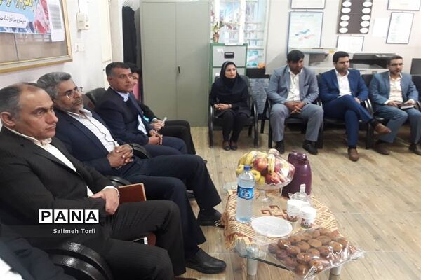 نشست هم اندیشی ریاست آموزش وپرورش شهرستان حمیدیه بامدیران ابتدایی شهری
