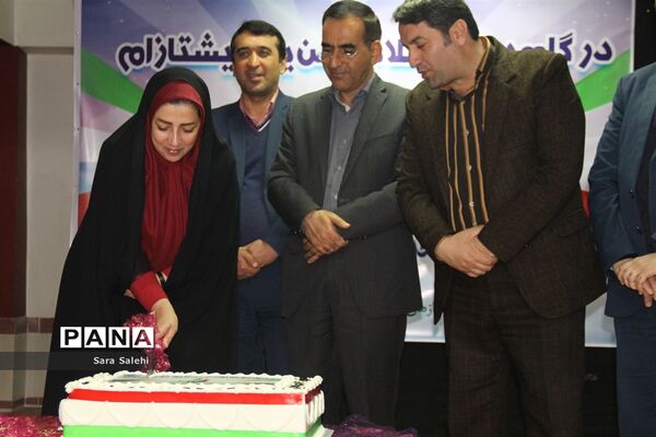 گردهمایی پیشتازان رأی اولی مازندران در «در گام دوم انقلاب؛ من یک‌ پیشتازم»