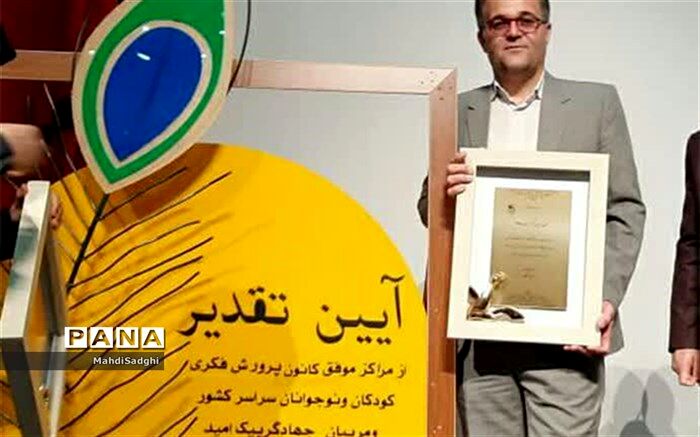 کتابخانه سیار روستایی کانون پرورش فکری کاشمر کتابخانه موفق کشوری شد