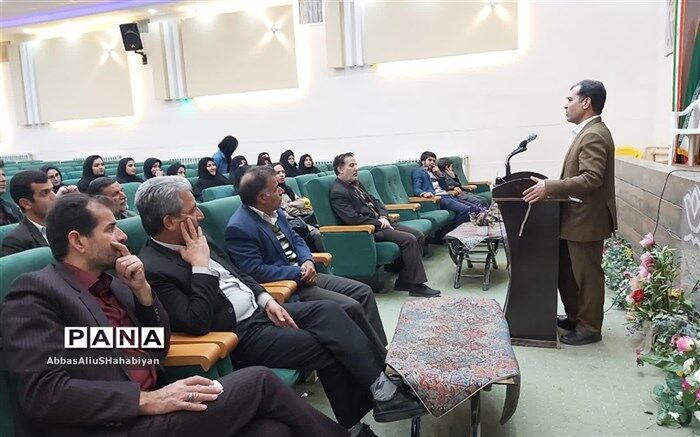 جلسه هماهنگی جشنواره هنرهای آوایی ونمایشی  ;کاشمر برگزارشد