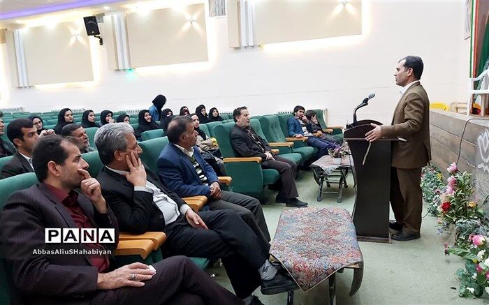 جلسه هماهنگی جشنواره هنرهای آوایی ونمایشی  ;کاشمر برگزارشد