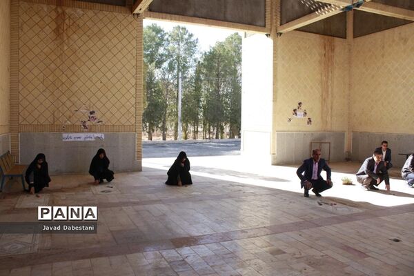 غبارروبی و عطر افشانی گلزار شهدای مروست به مناسبت هفته تربیت اسلامی و امور تربیتی