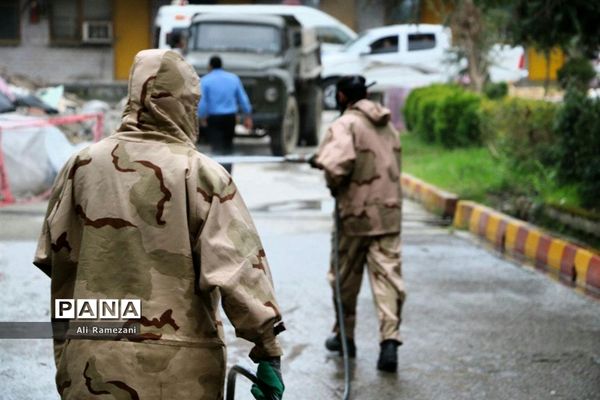 ضدعفونی کردن اطراف بیمارستان‌های پایلوت پذیرش بیماران مبتلا یا مشکوک به کرونا در قائمشهر