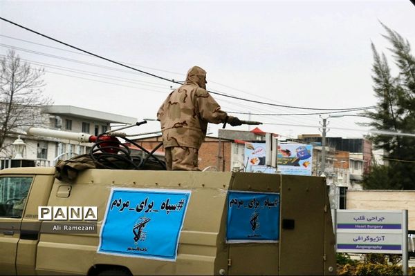 ضدعفونی کردن اطراف بیمارستان‌های پایلوت پذیرش بیماران مبتلا یا مشکوک به کرونا در قائمشهر