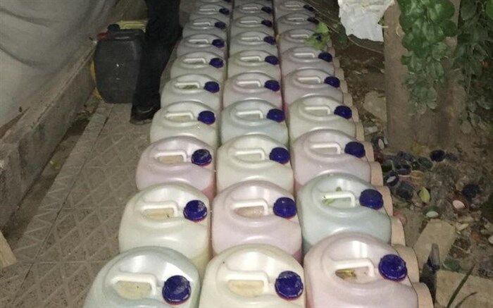 کشف انبار مواد ضدعفونی و دستکش احتکار شده در اقلید