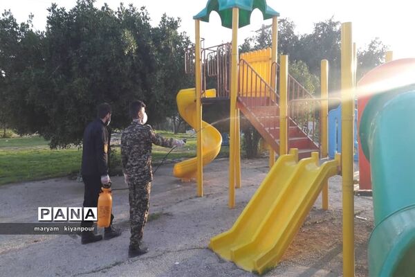 ضدعفونی و گندزدایی اماکن عمومی و توزیع ماسک رایگان در شهرستان مسجدسلیمان
