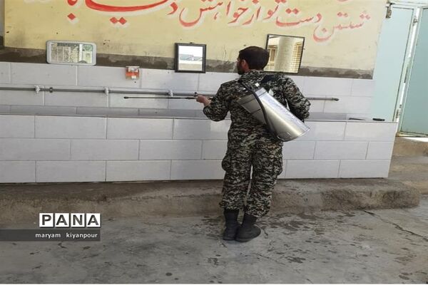 ضدعفونی و گندزدایی اماکن عمومی و توزیع ماسک رایگان در شهرستان مسجدسلیمان