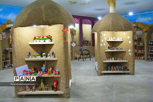 آثار دستی روستاهای برگزیده کاشمر در فروشگاه روستا