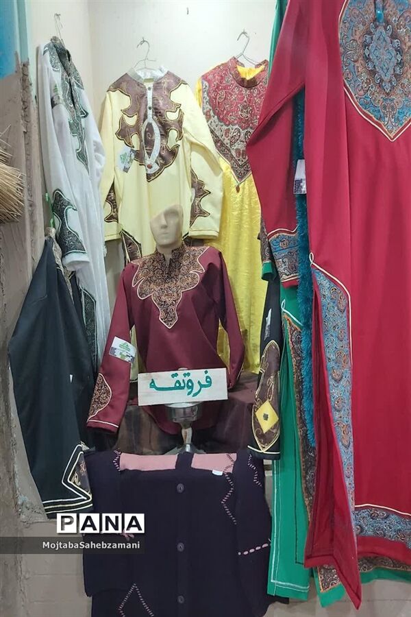 آثار دستی روستاهای برگزیده کاشمر در فروشگاه روستا