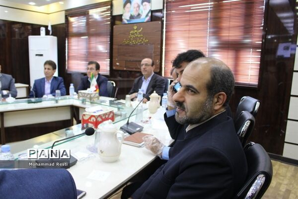 جلسه ویدئو کنفرانس مدیرکل آموزش و پرورش استان بوشهر و شورای معاونان با مدیران آموزش و پرورش  شهرستان‌ها و مناطق
