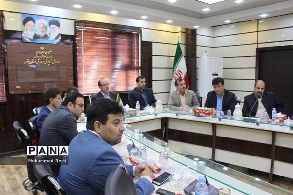 جلسه ویدئو کنفرانس مدیرکل آموزش و پرورش استان بوشهر و شورای معاونان با مدیران آموزش و پرورش  شهرستان‌ها و مناطق