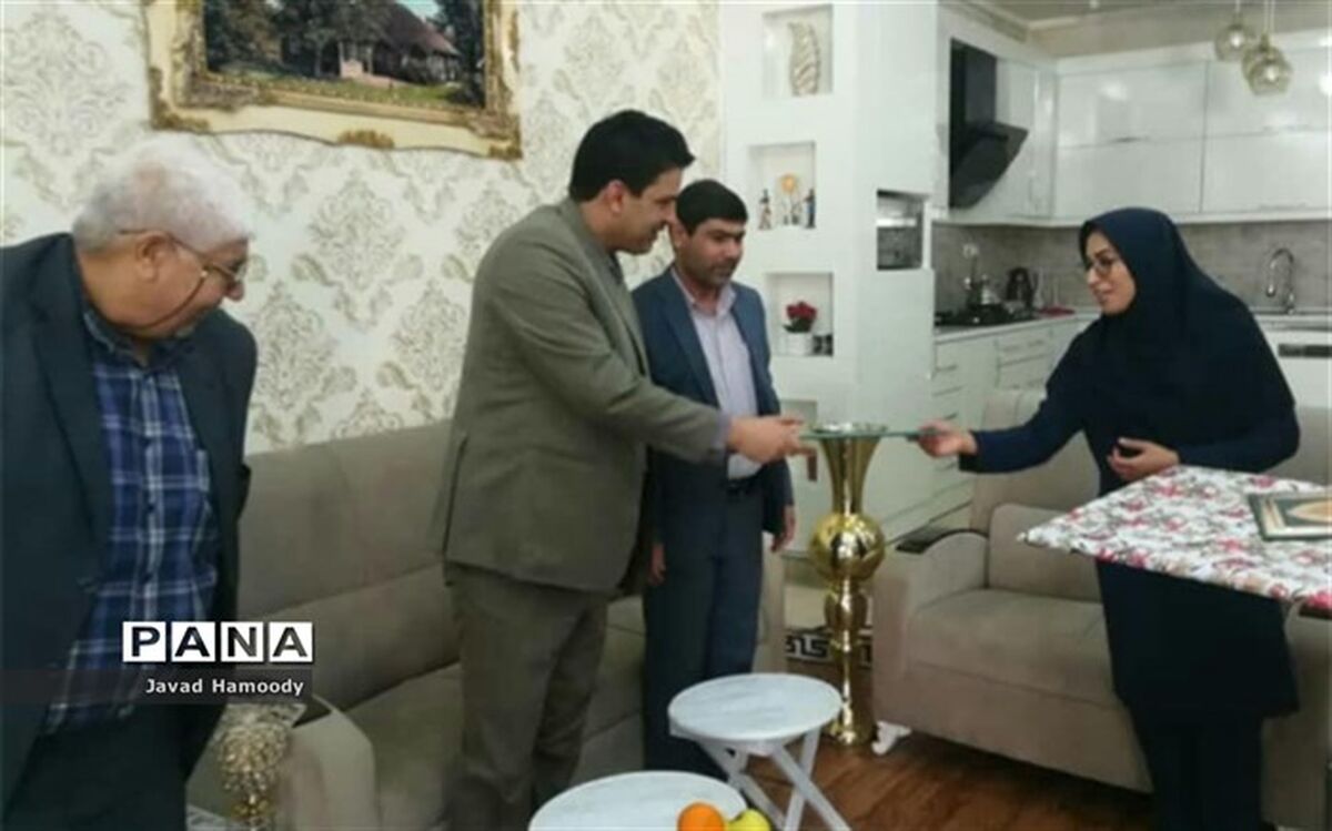 تقدیر از معلم آموزش دهنده درفضای مجازی شهرستان حمیدیه