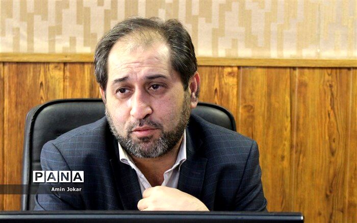 فرهنگیان فارس دست به کار تولید ماسک شدند