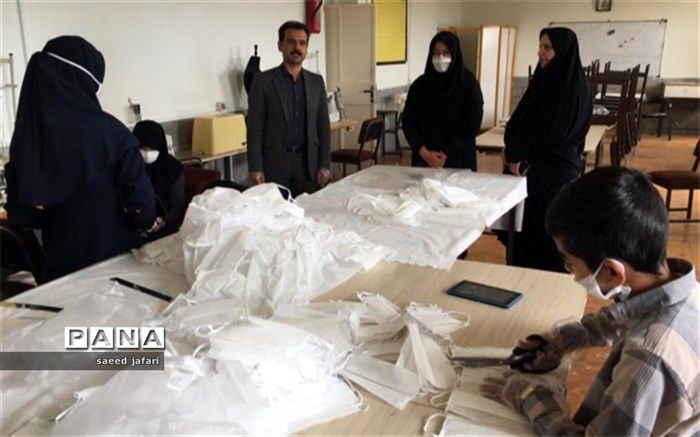 تهیه و توزیع ماسک توسط هنرجویان هنرستان 15 خرداد درآموزش و پرورش ناحیه یک