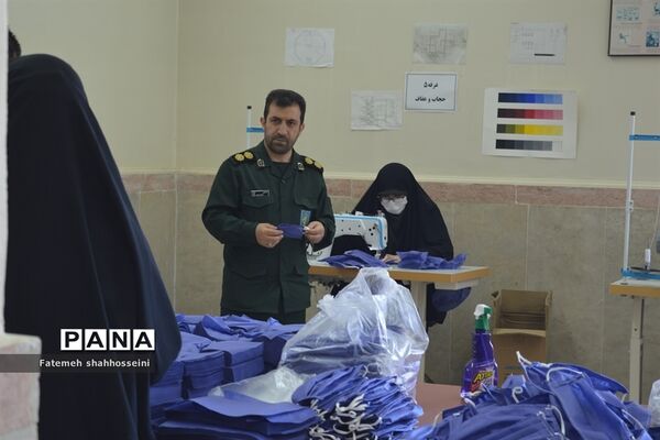 تهیه و تولید ماسک توسط بانوان و دانش آموزان بسیجی فیروزکوه