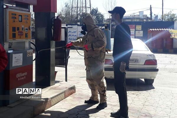 ضدعفونی کردن معابر و اماکن شهری در ساری