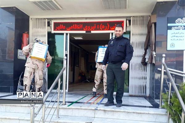 ضدعفونی کردن معابر و اماکن شهری در ساری