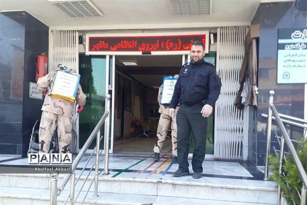 ضدعفونی کردن معابر و اماکن شهری در ساری