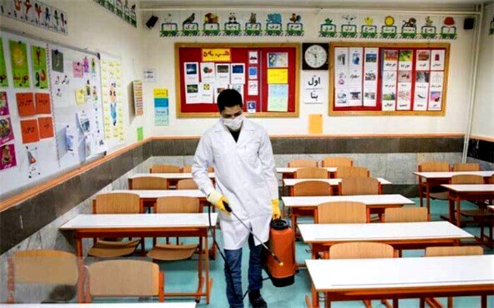 تشکلهای مردمی برای ضدعفونی کردن نوش آباد پیشگام شدند