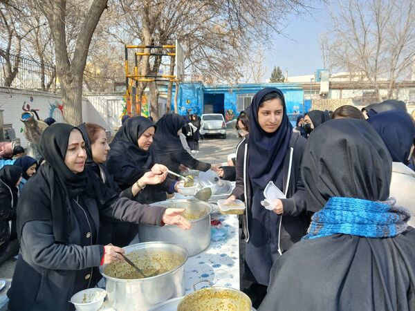 تقدیر از دانش‌آموزان برتر آموزشی، پرورشی و ورزشی دبیرستان آزرم ناحیه یک مشهد 