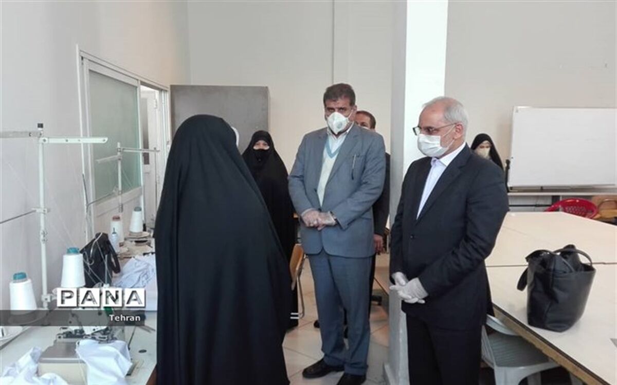 فرآیند تولید ماسک در هنرستان دخترانه آل یاسین منطقه ۱۲