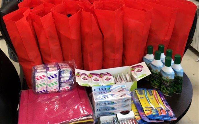 توزیع بسته‌های بهداشتی بین ساکنان کوره‌های آجرپزی جنوب تهران