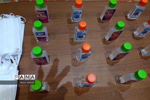 توزیع بسته های بهداشتی در بوشهر
