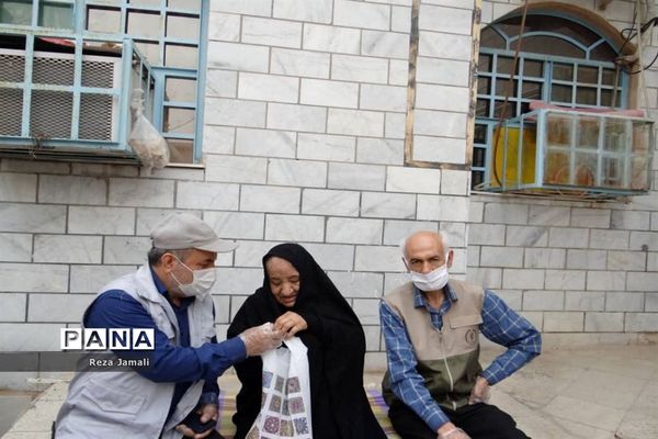 توزیع بسته های بهداشتی در بوشهر