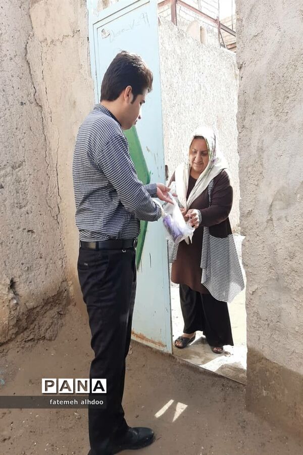 توزیع بسته‌های بهداشتی در روستاهای شمال سیستان و بلوچستان