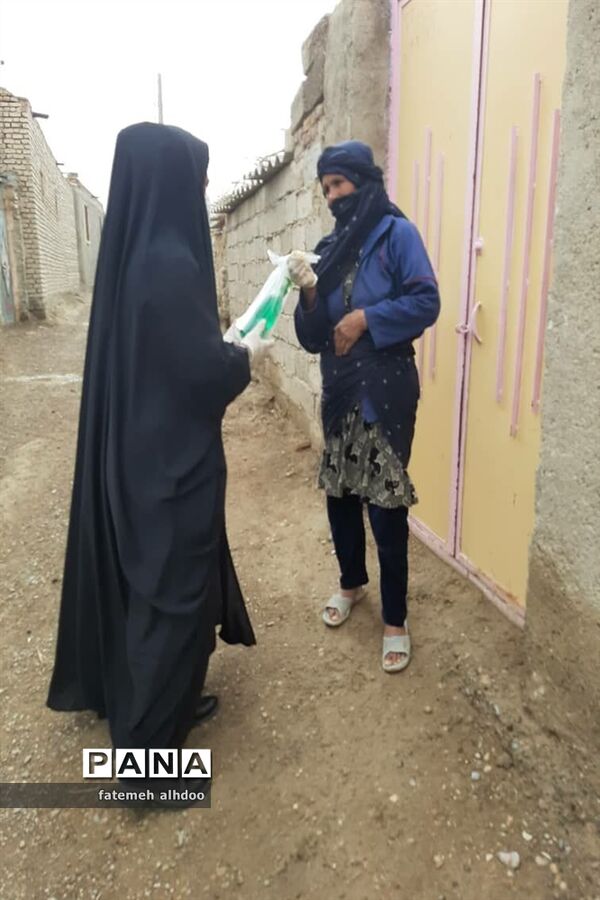 توزیع بسته‌های بهداشتی در روستاهای شمال سیستان و بلوچستان