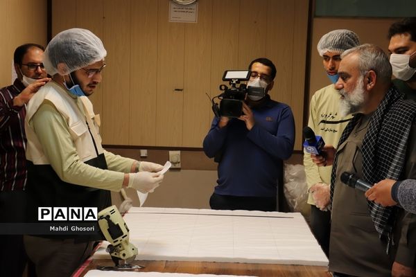 ازدید سردار نقدی از کارگاه تولید ماسک در قم