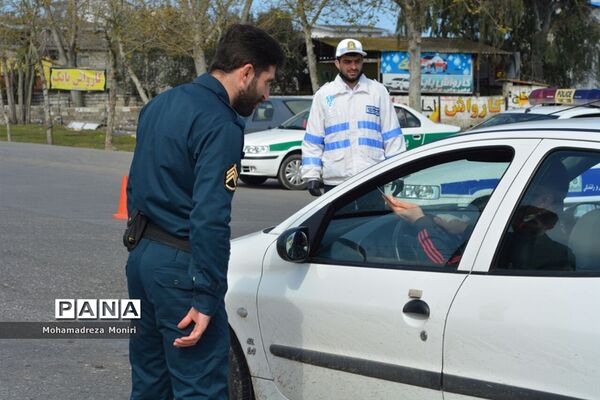 کنترل مسافران در ورودی شهرستان فریدونکنار