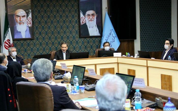 دولت با تمام ظرفیت در کنار فعالان اقتصادی بخش‌های مختلف است