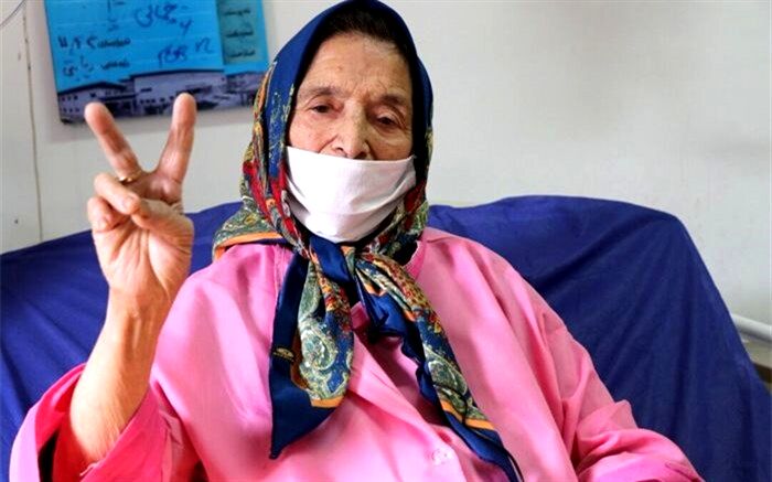 پیر زن ۱۰۲ ساله زنجانی کرونا را شکست داد