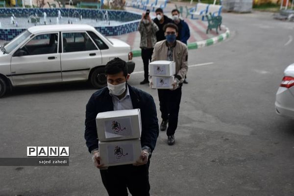 تهیه آب میوه طبیعی برای پرستاران و بیماران کرونایی توسط هیات های تبریزی