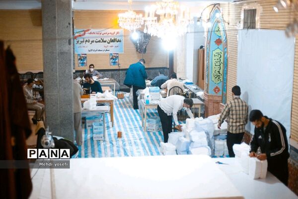 کار گروه مردمی تولید ماسک  مدافعان سلامت در مسجد اشرف الانبیاء در تبریز