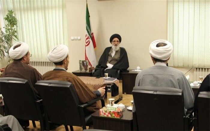 آیت‌الله حسینی همدانی : خدمت‌رسانی صرفاً به فضای حقیقی محدود نشود