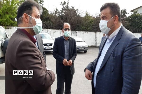 بازدید استاندار از اجرای فاصله‌گذاری اجتماعی در قائم شهر