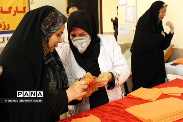 تولید روزانه 250 ماسک در هنرستان‌های علوم و هاجر ناحیه 3 اهواز