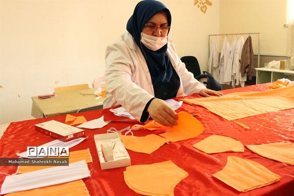 تولید روزانه 250 ماسک در هنرستان‌های علوم و هاجر ناحیه 3 اهواز