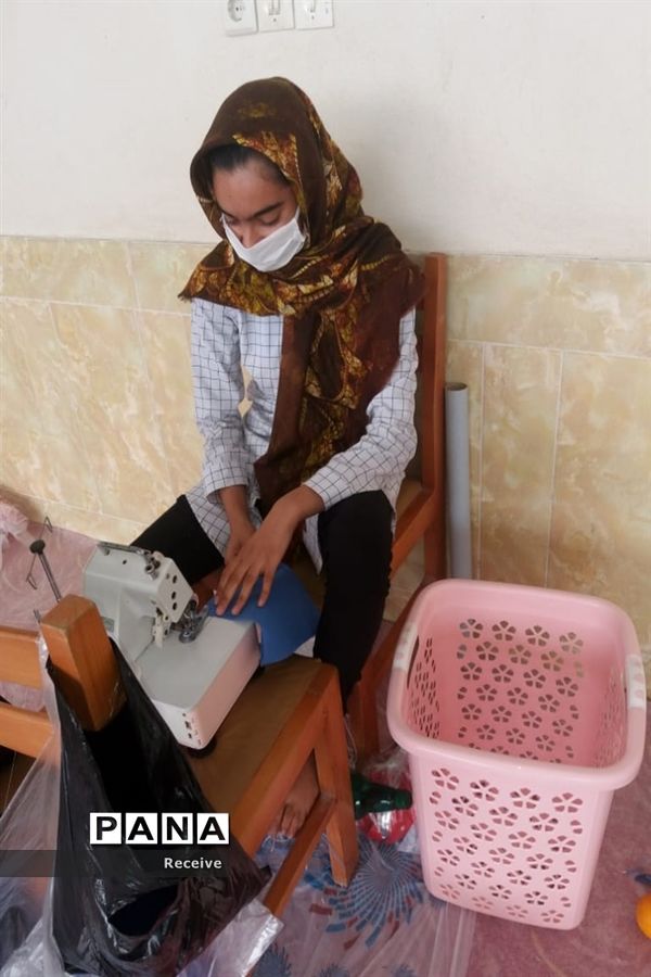 تولید ماسک و محلول ضدعفونی در مدارس فارس