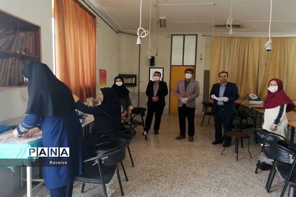 تولید ماسک و محلول ضدعفونی در مدارس فارس