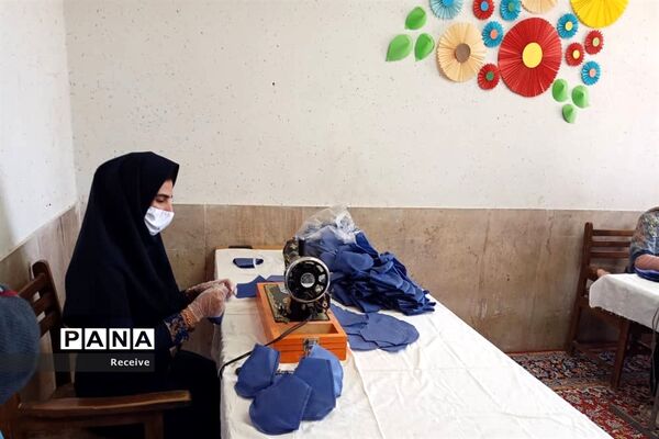 تولید ماسک و محلول ضدعفونی در مدارس فارس