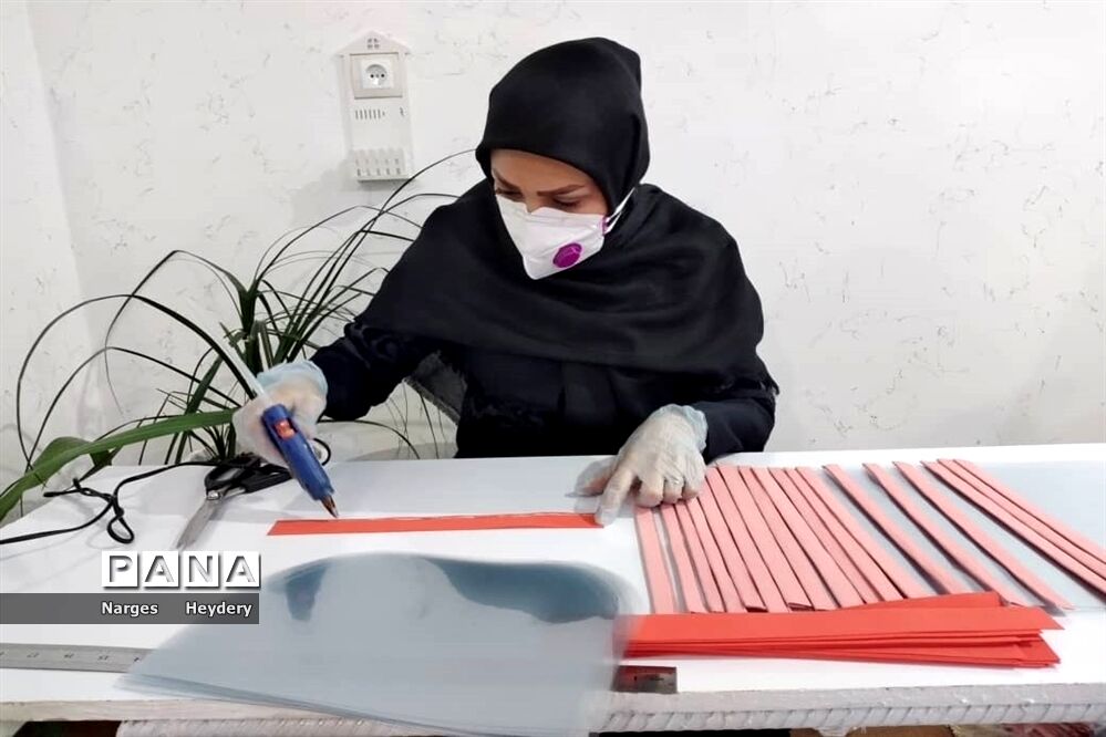 کارگاه تولید ماسک های طلقی (شیلد)  جهت استفاده کادر پزشکی شهرستان امیدیه
