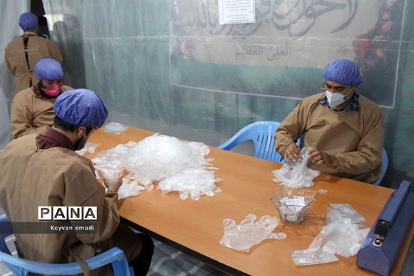 بازدید نماینده ولی فقیه در استان و امام جمعه بوشهر از کارگاه‌های مردمی تولید اقلام بهداشتی