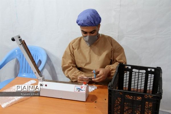 بازدید نماینده ولی فقیه در استان و امام جمعه بوشهر از کارگاه‌های مردمی تولید اقلام بهداشتی